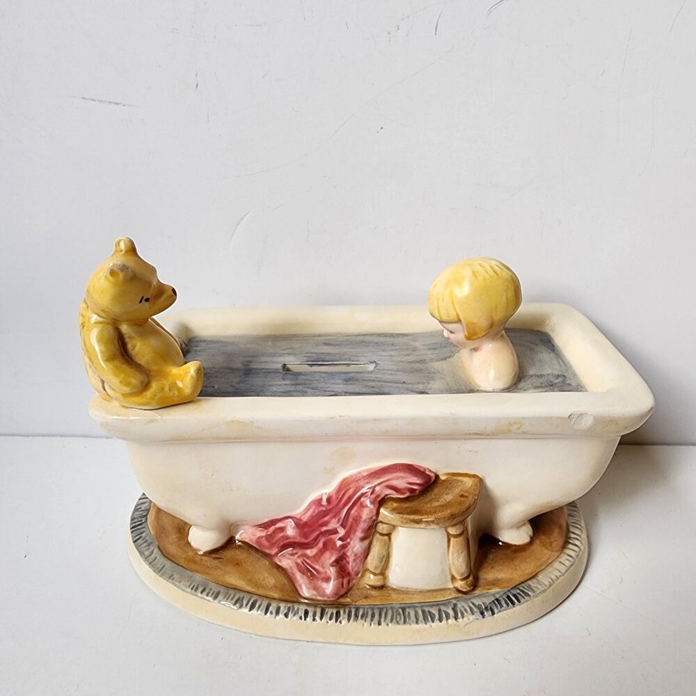 Winnie the Pooh Classic Christopher Bath Time With Winnie Ceramic Bank READ